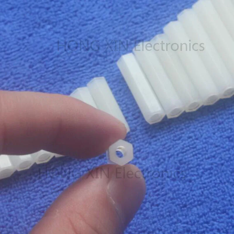 M3 * 5 мм 100 шт. Белая нейлоновая Шестигранная гнездо с резьбой шестиугольная