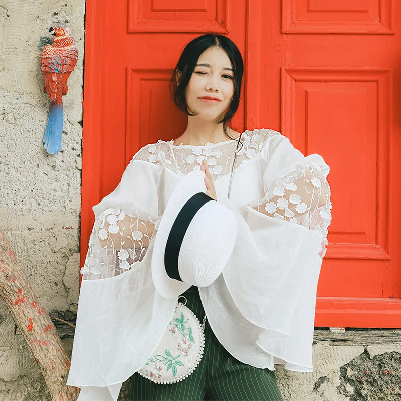 

Spring Autumn New Women Chiffon Blouses Ladies Sweet Casual Loose Long Big Flare Sleeve O-Neck Lace Patchwork White Shirts