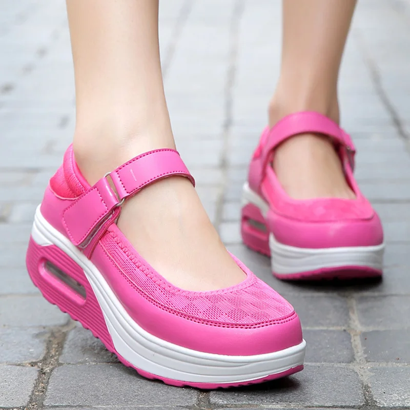 Женские кроссовки на платформе с вулканизированной подошвой дышащие танкетке