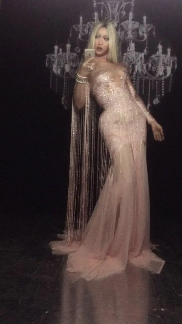 Модное розовое длинное платье с кисточками танцевальное бахромой на день