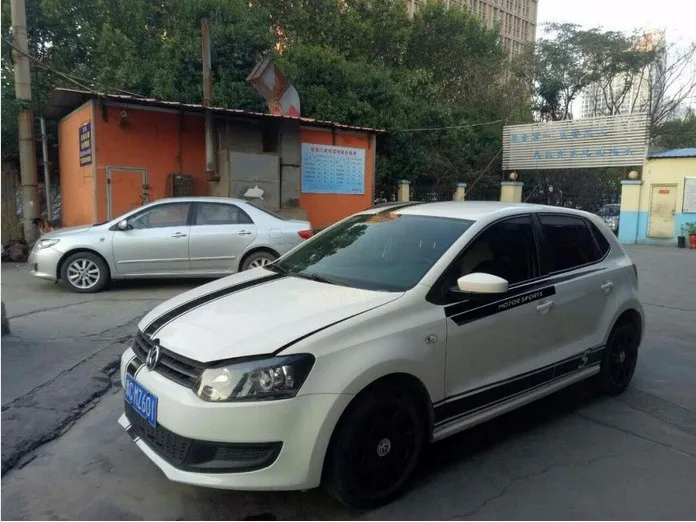 Левая сторона наклейки для автомобиля 5 цветов автомобиль тело гоночная Спортивная Наклейка Декор водоотталкивающие обои Стайлинг открытие высокое качество простая полоса