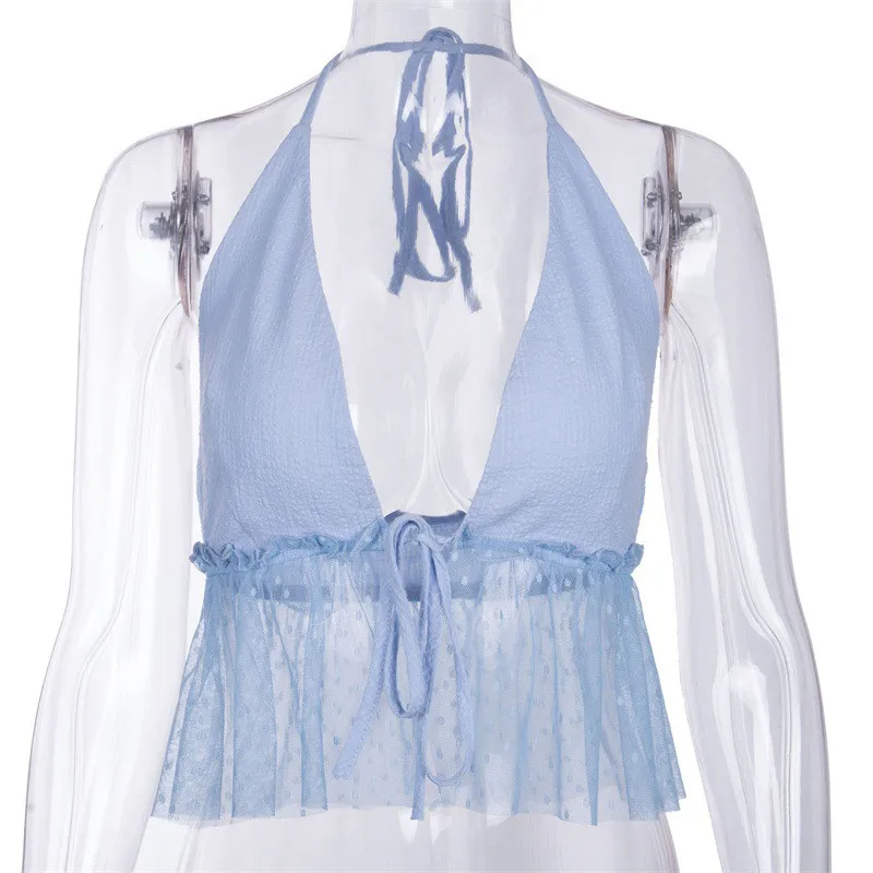 Женский топ с лямкой на шее короткий небесно-голубого цвета в горошек открытой