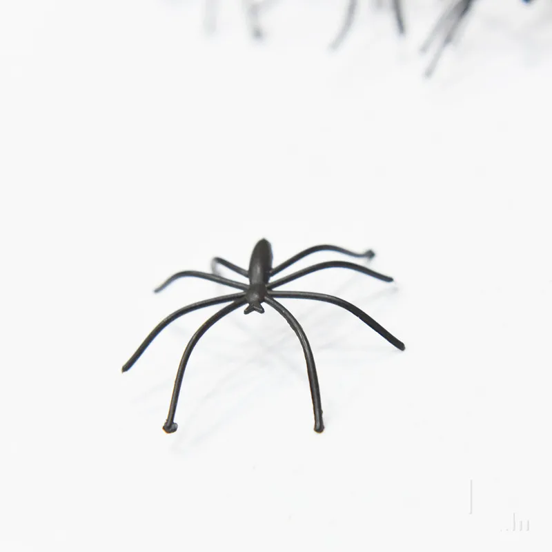 50 шт. черный пластиковый паук смешной поддельные пауки Хеллоуин вечерние для - Фото №1