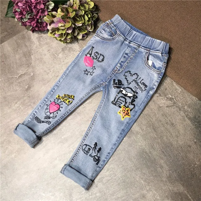 Возраст от 2 до 12 лет новые модные повседневные джинсы для девочек вытертые с