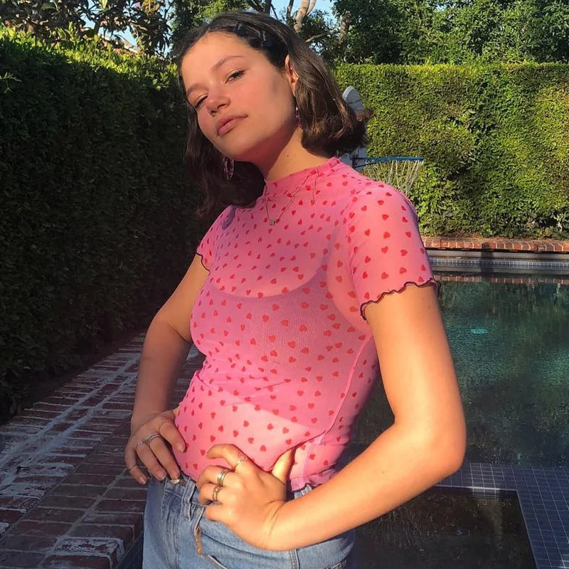 Женская футболка с коротким рукавом и принтом в виде красного сердца|Футболки| |