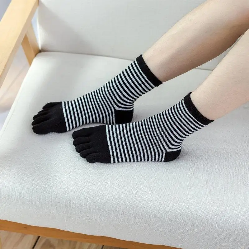 3 пары детских хлопковых утепленных колготок на пять пальцев носки Повседневное в полоску 5 ноги разделительные носки без пятки Harajuku Модные Цвет: фиолетовый, розовый, Модная хлопковая японские носки - Цвет: Черный