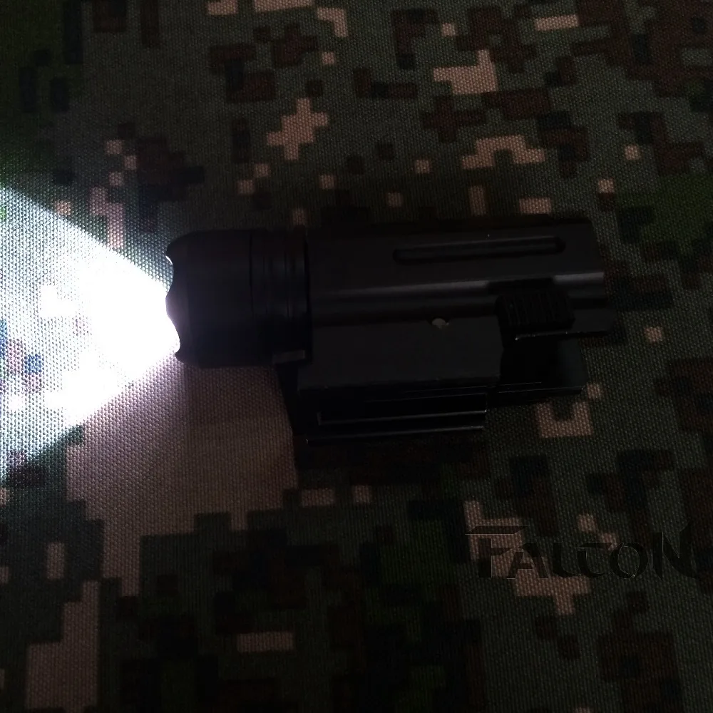 

Tactical Pistol Rifle LED Flashlight 600 Lumen Military Gun Torch Flashlight For 20mm Rail