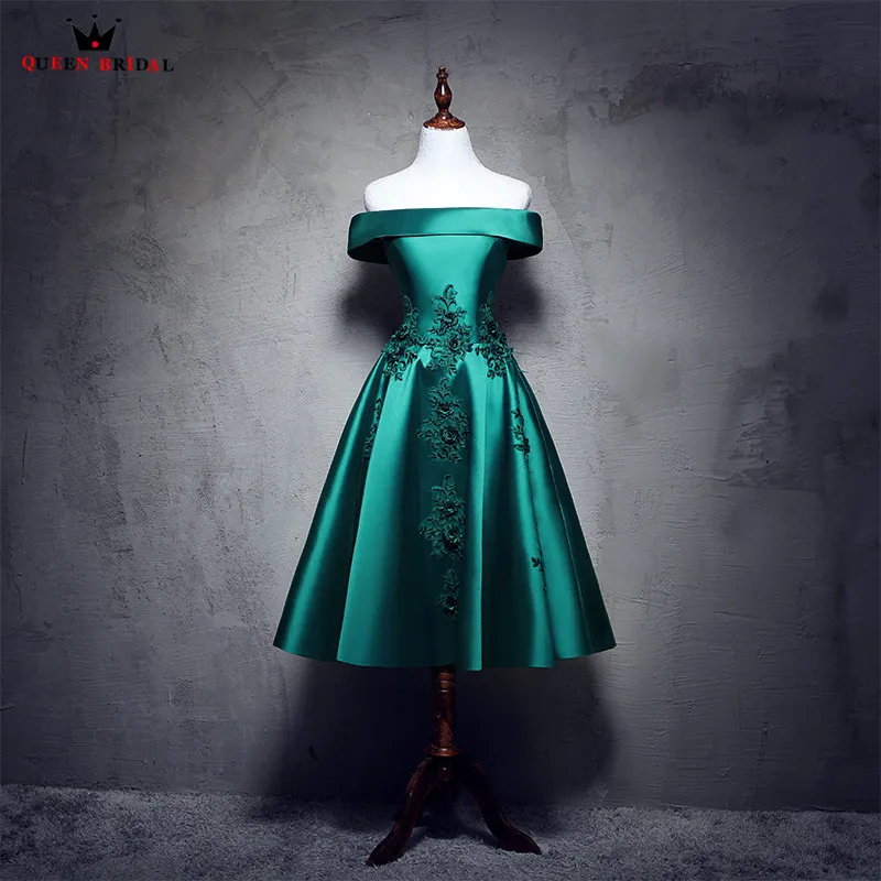 Платье трапециевидной формы с рукавами-крылышками атласное цветами бисером