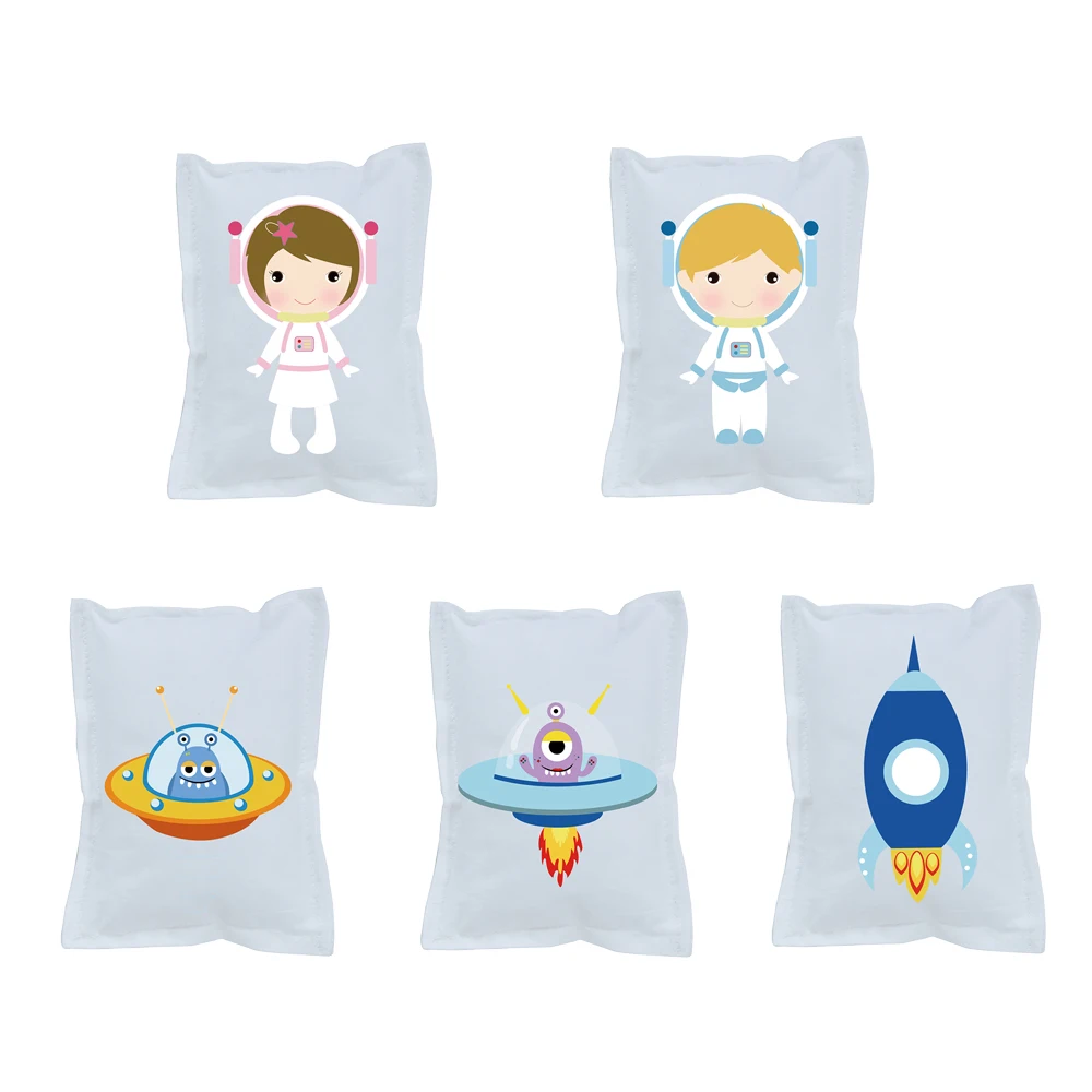 Маленькая подушка с космической тематикой принадлежности для дня рождения