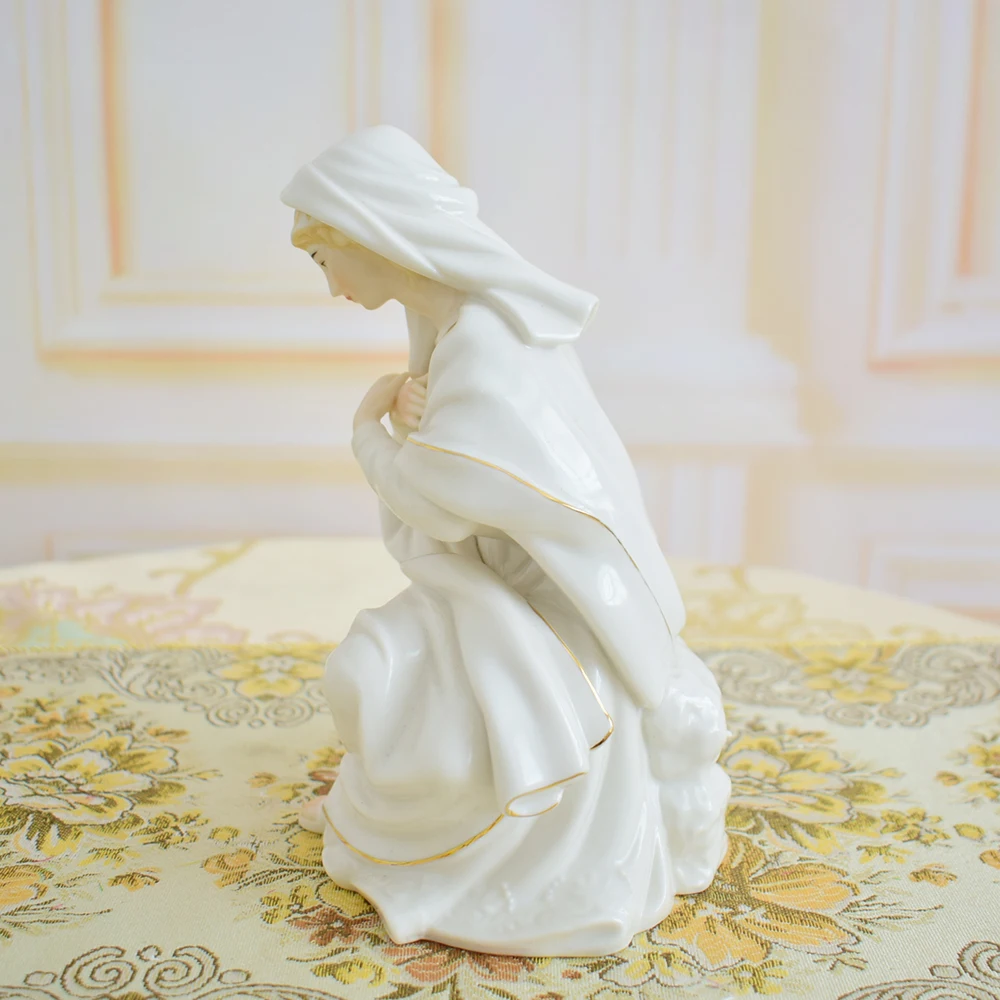Фарфоровые статуэтки керамические белые и золотые статуи для украшения дома