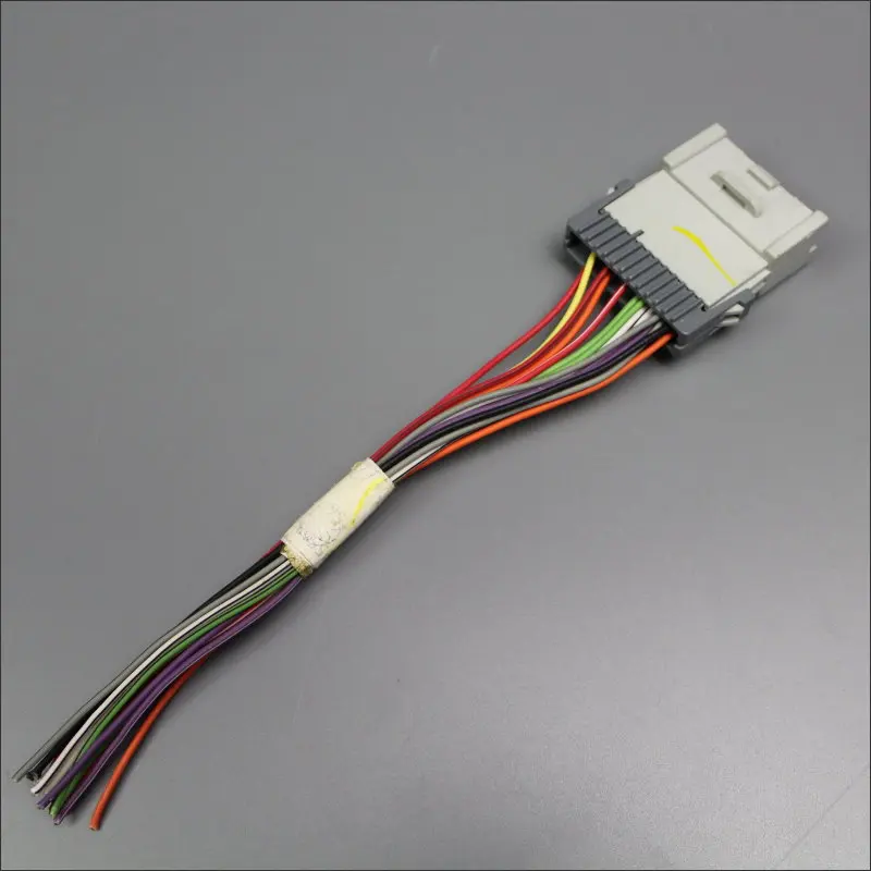 Подключается к заводской жгут проводов для радио адаптера Hummer H1 2003