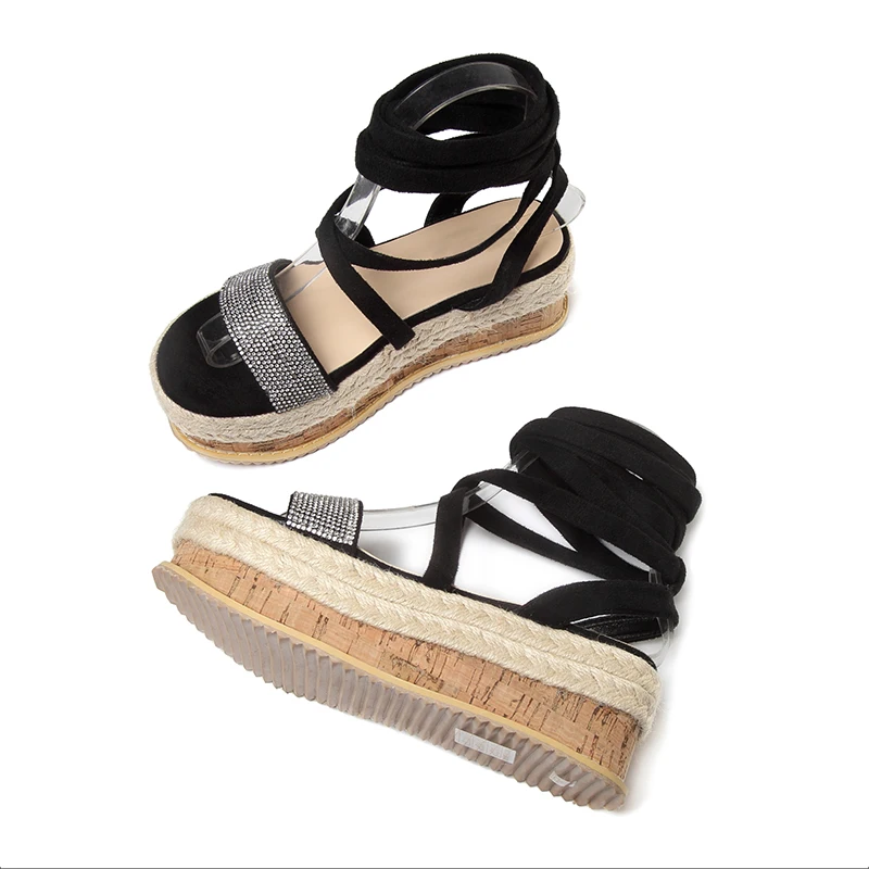 Женские сандалии гладиаторы на танкетке шнурках с открытым носком лето