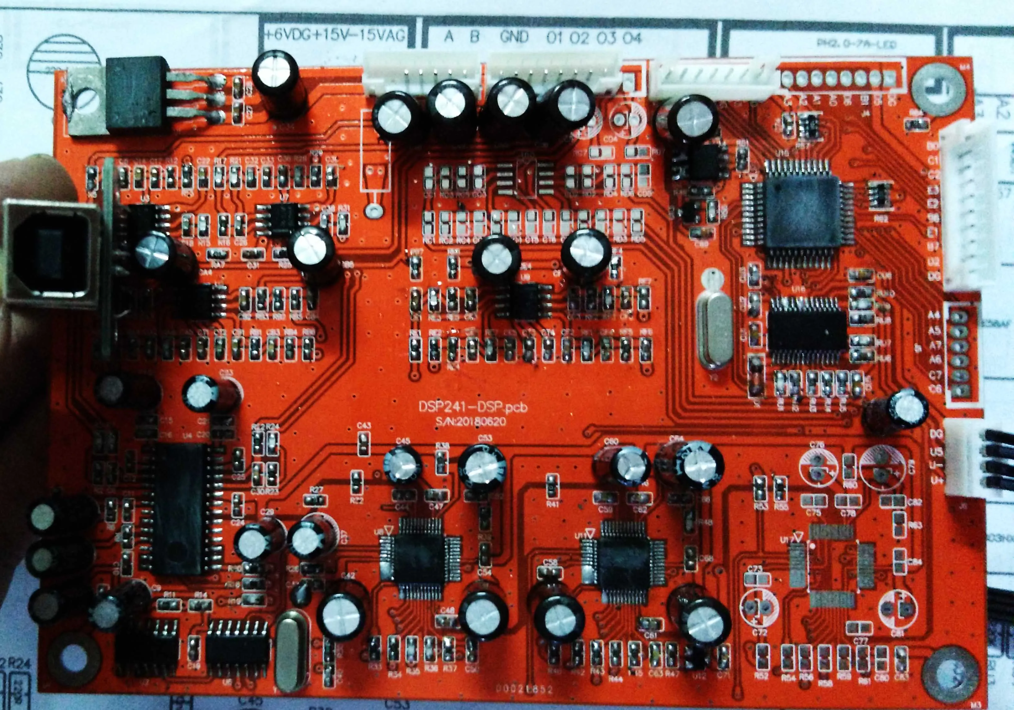 DSP два в на входа четыре выходных цифровых процессоров Цифровая зеркальная