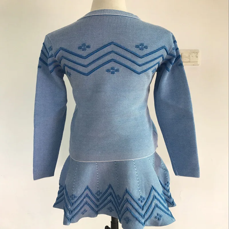 Женский трикотажный костюм из свитера пуловера и юбки юбка трапециевидной формы