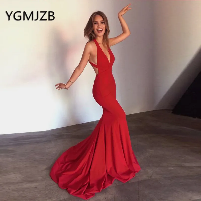 Женское вечернее платье с открытой спиной белое длинное глубоким v-образным