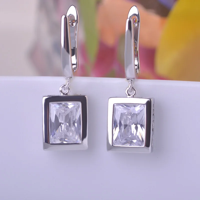 Женские квадратные серьги гвоздики Blucome медные с инкрустацией из фианита