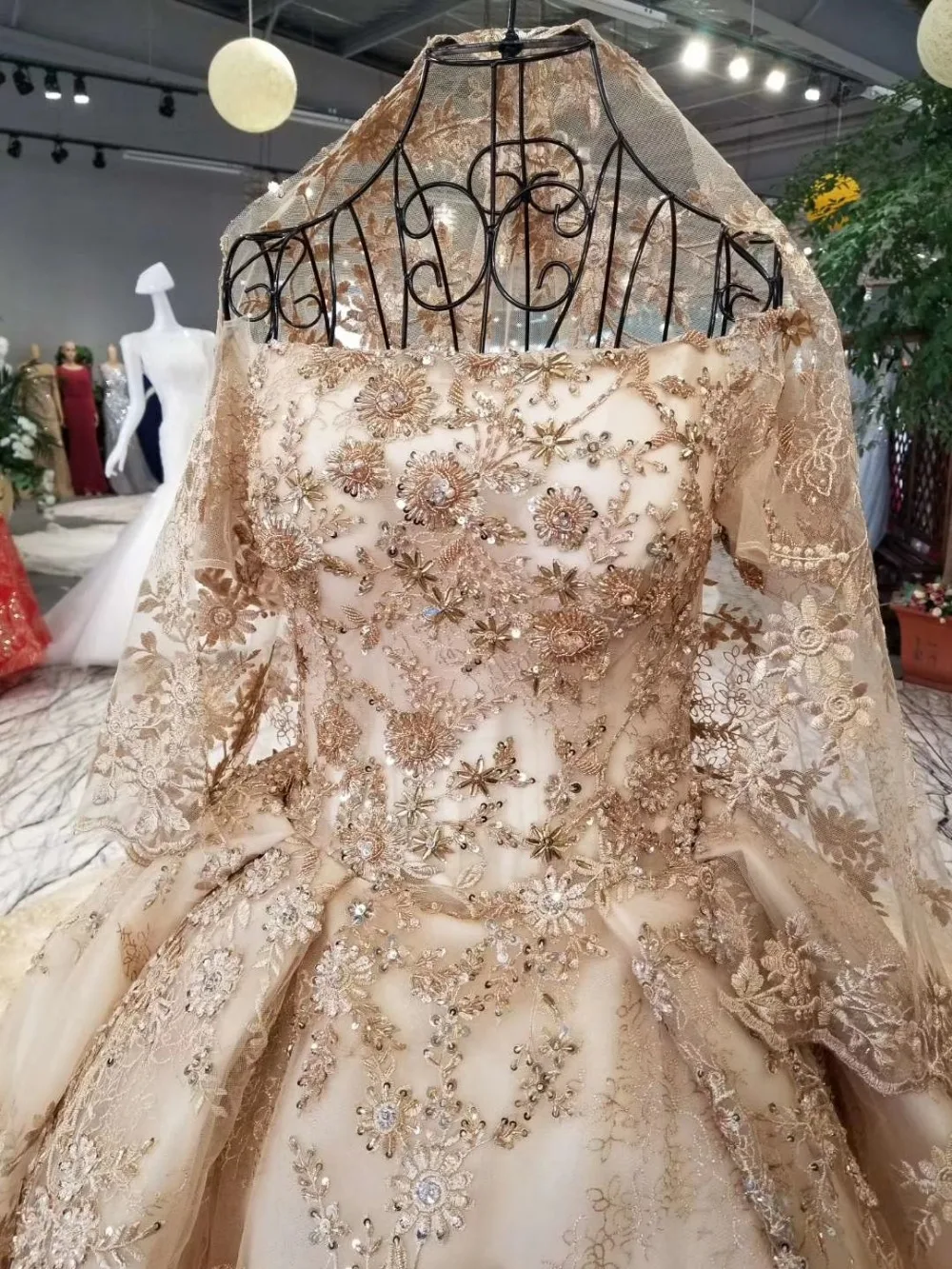 Настоящие фотографии роскошное свадебное платье в арабском стиле с крупными