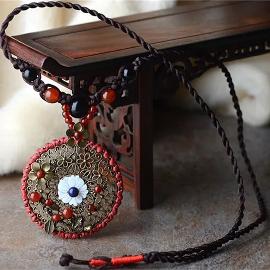 Изящное Оригинальное ажурное резное бронзовое ожерелье с натуральными красными