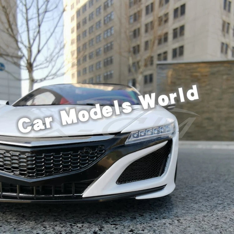 Литая модель автомобиля для KengFai NSX LHD 1:18(белый)+ маленький подарок