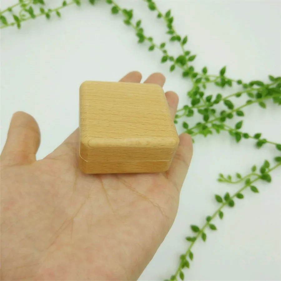Супермаленькая деревянная подарочная коробка с магнитной крышкой женская