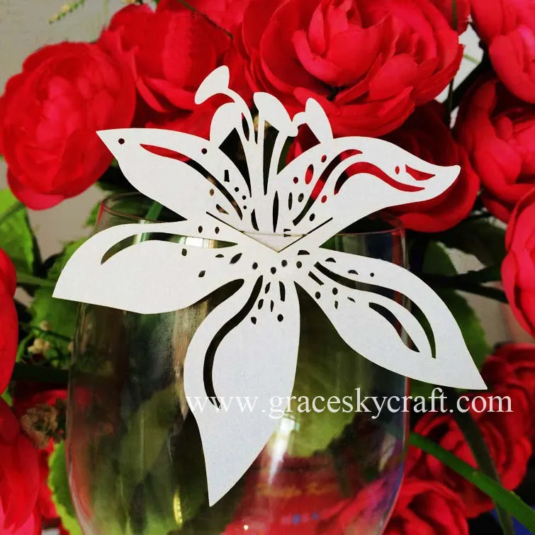 free shipping 50pcs lily flowers text personalized laser cut Place Wine Glass Cup Paper Card for Wedding Party Home Decorations | Дом и сад