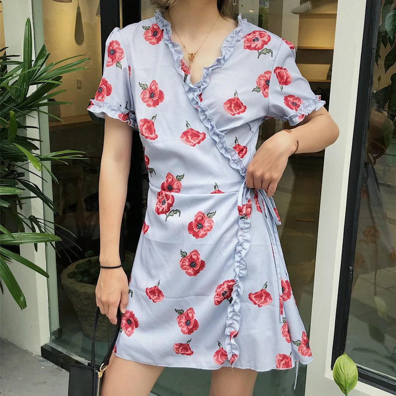 Элегантный ruched v шеи boho платье женщины с коротким рукавом цветочным принтом