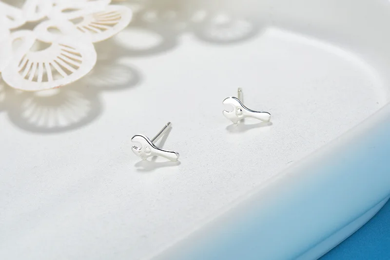 Новый Дизайн Забавный гаечный ключ серьги стержня для Для женщин девочек