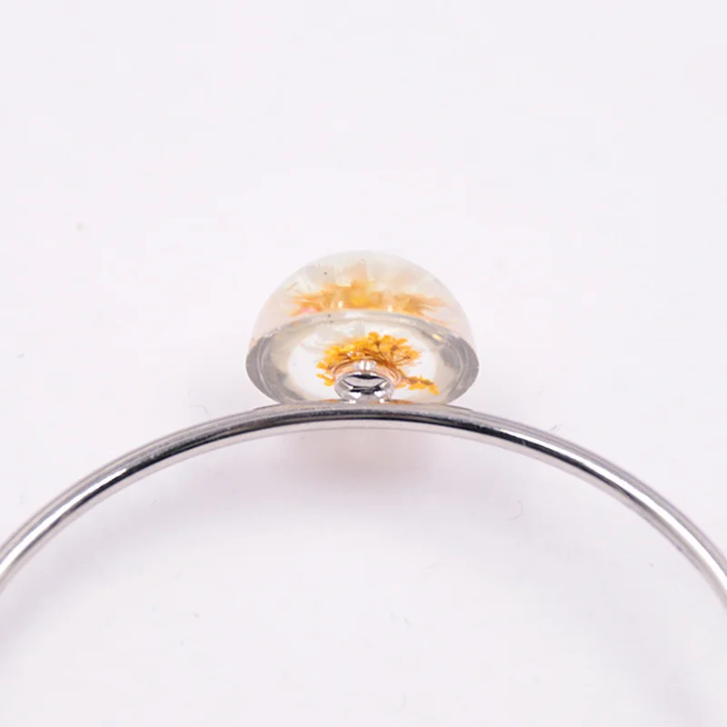 Модный браслет ручной работы полимерный с сухими цветами белый маленький для