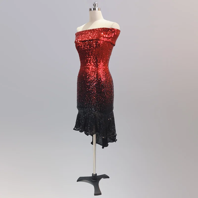 Красное и черное платье с блестками вырезом лодочкой спереди короткая спина