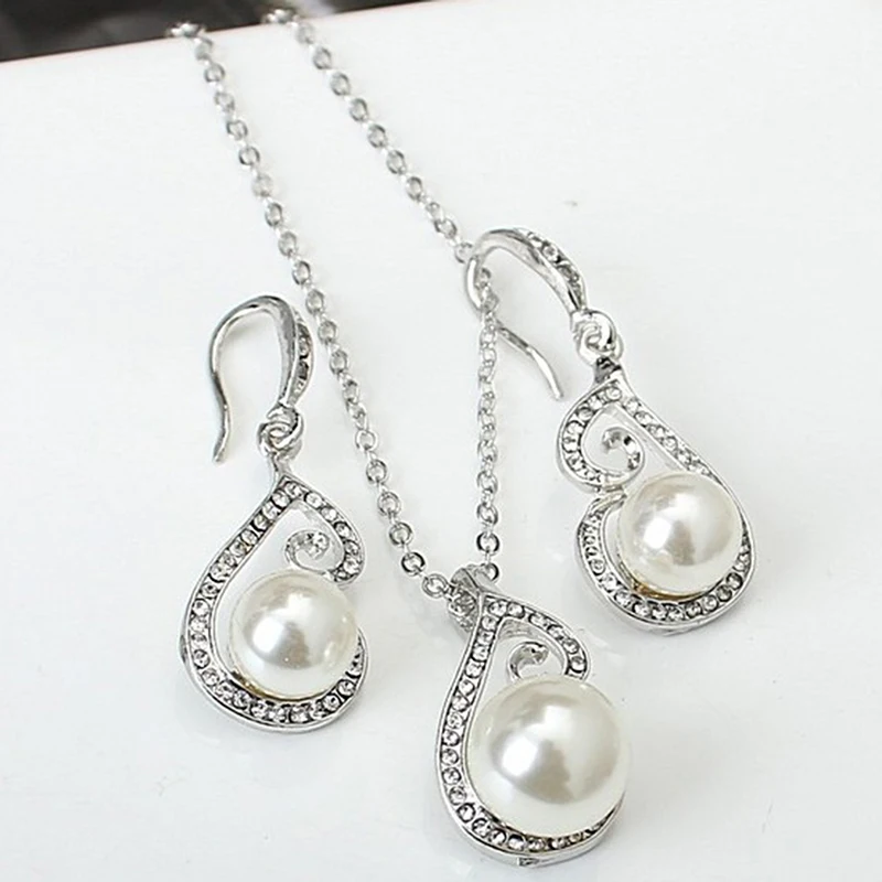Женский комплект украшений из колье и серёг с искусственным жемчугом | Украшения