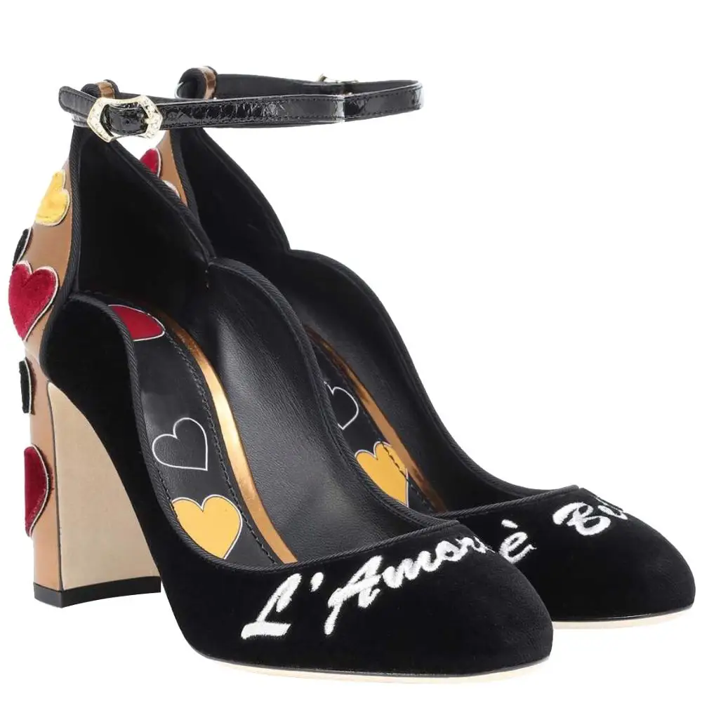 

Туфли-лодочки женские из натуральной кожи, на высоком каблуке, с круглым носком, с вышивкой и ремешком с пряжкой