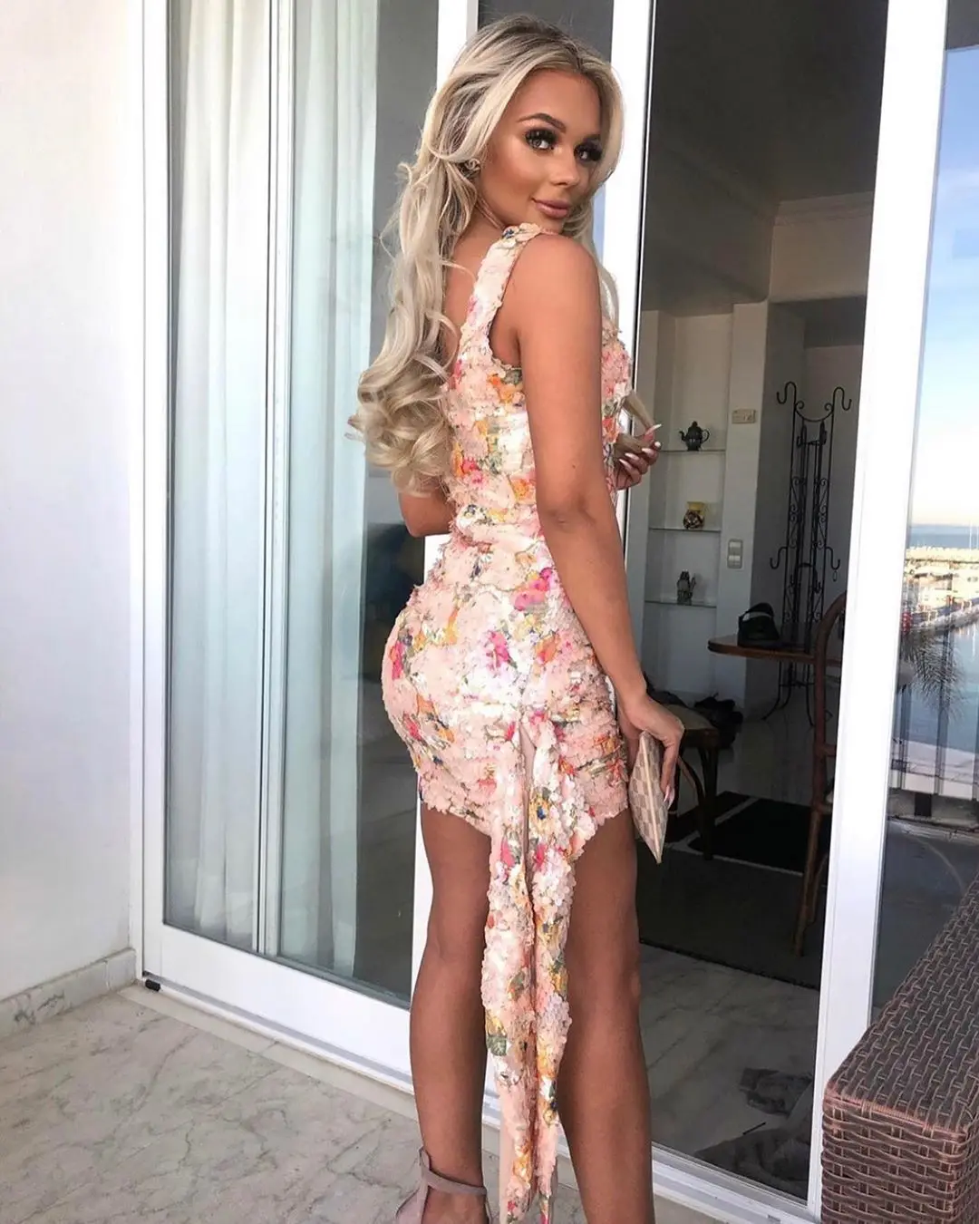 Женское пляжное платье с цветочным принтом расшитое блестками для клубной