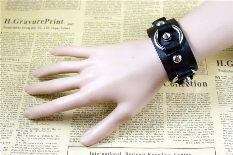 Black Bracelet Модный кожаный браслет для мужчин, Спайк, браслеты с заклепками для женщин, на запястье, дружба, Ретро стиль, панк, ювелирное изделие, Pulseira Masculina Bileklik - Окраска металла: Black Bracelet