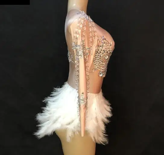 2019 Fashion Crystals Jumpsuit Nightclub Party Women Sexy Skin Color Bodysuit Short White Feather Skirt Glass Costume YOUDU