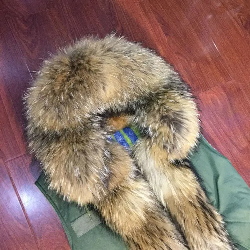 Жилет с воротником из натурального меха енота и манжетами зимнее пальто