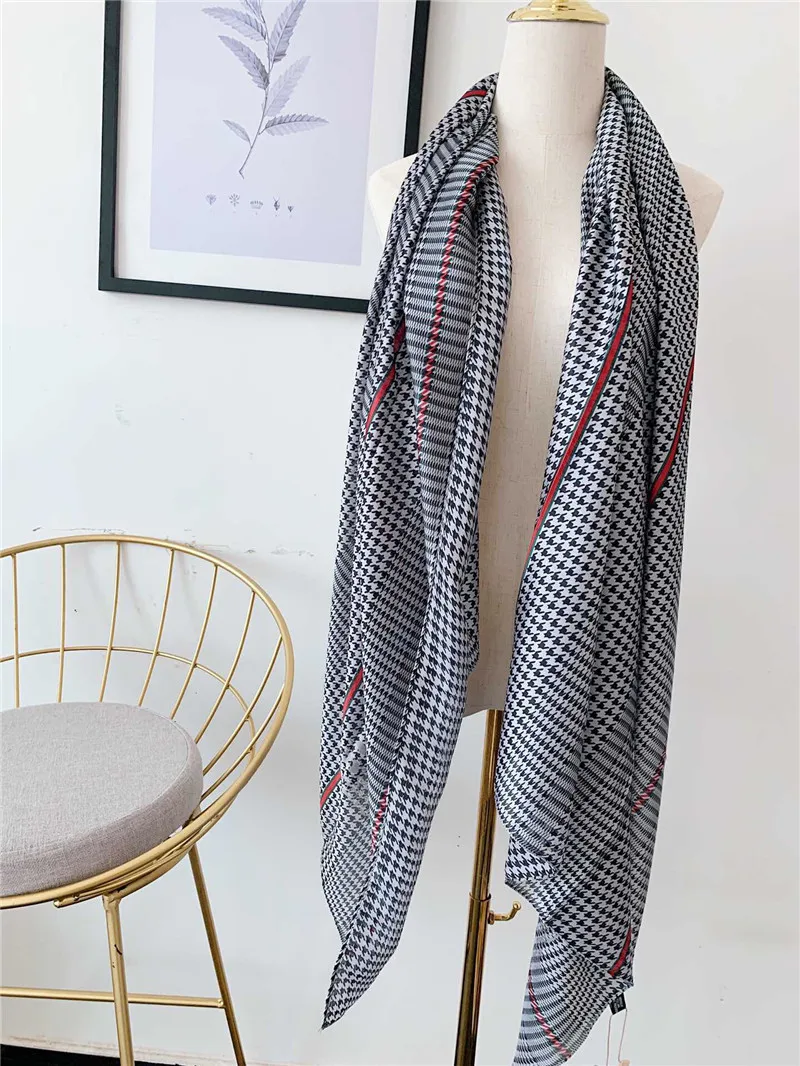 

Женский тонкий солнцезащитный шарф с рисунком «гусиные лапки»