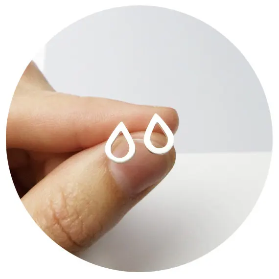 

New Arrival Fashion Hollow water droplets in the shape of stud earrings Frame shape of water stud earrings Raindrop jewelry