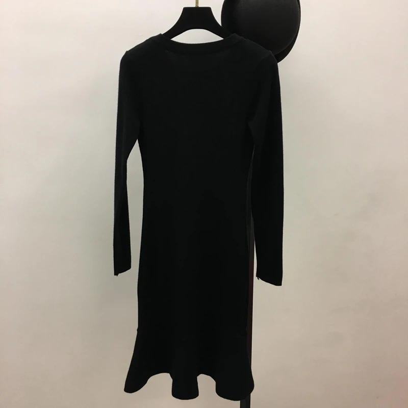 Женское вязаное платье ALPHALMODA однобортное на пуговицах с длинными рукавами