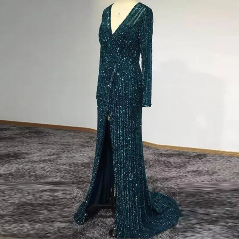 Женское вечернее платье с юбкой годе темно зеленое блестящее бусинами и длинным