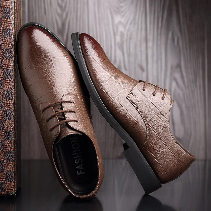 

QWEDF 2019 новые брендовые Мужские модельные туфли в деловом стиле; Мужская деловая обувь с острым носком Лакированная кожа Оксфордские туфли д...