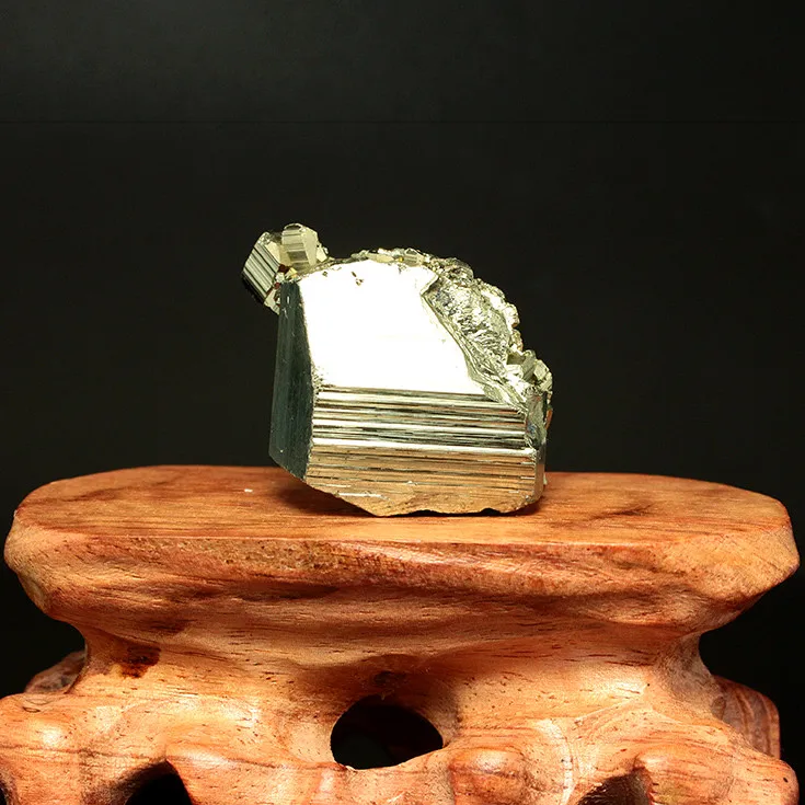 Peru exquisite natural crystalline pyrite ore mineral specimens perfect crystal face bright ornaments Collection 11
Peru exquisite natural crystalline pyrite ore mineral specimens perfect crystal face bright ornaments Collection 11