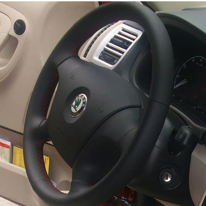 Черная кожаная ручная строчка чехол рулевого колеса автомобиля для старой Skoda