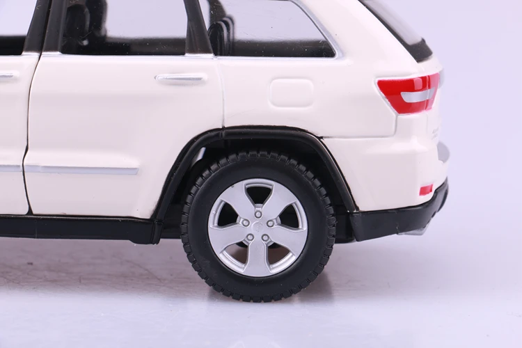 Коллекционный 1:24 Литой автомобиль Modles AlloyAuto Мобильный автомобиль спортивный автомобиль mkd3 Джип внедорожник Grand Cherokee игрушки для детей