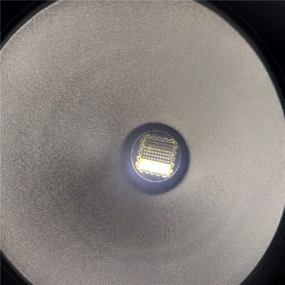 Фото Новый супер яркий 200 Вт COB 4 в 1 LED par свет RGBW DMX Диско DJ сценический свет/может быть Новый супер яркий 200 Вт COB 4 в 1 LED par свет RGBW DMX Диско DJ сценический свет/может быть