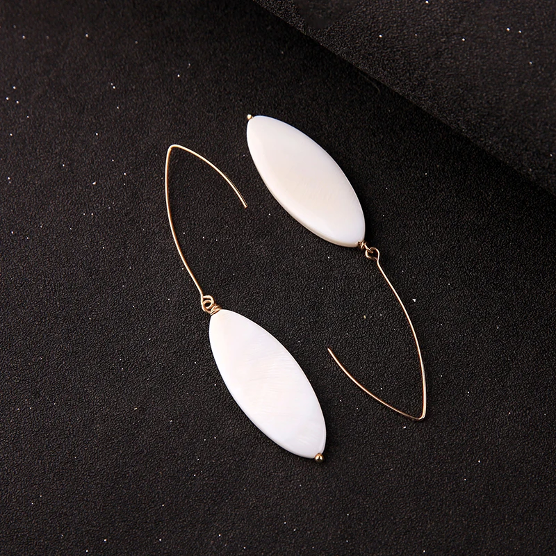 Оверсайз шелл-серьги с золотистыми крючками и белыми подвесками для женщин, новый модный ювелирный изделия для лета, доставка.