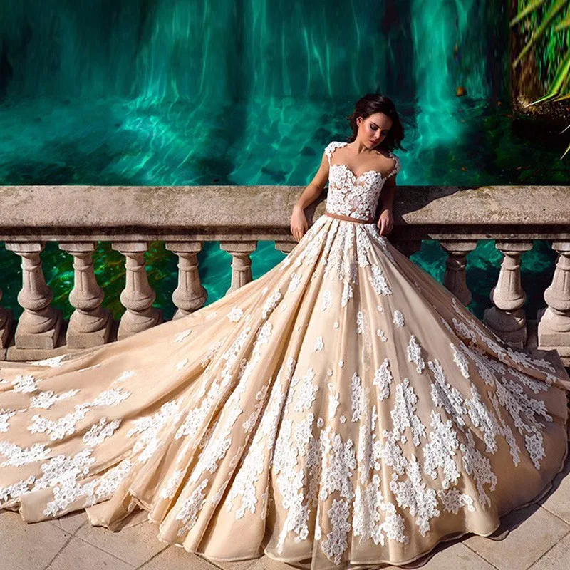 Откровенное с вырезом на шее Кепки рукавом кружевные свадебные платья фатиновой