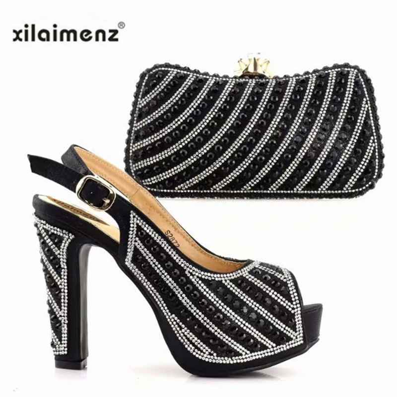 Комплект из итальянских туфель и сумочки в нигерийском стиле зеленого красного