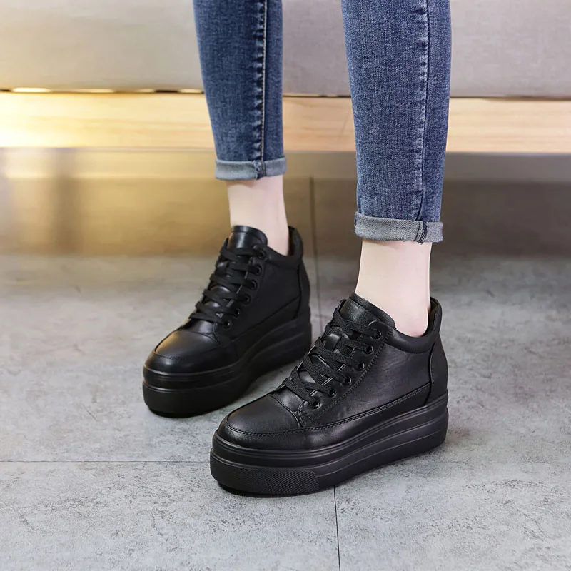 Кроссовки женские со скрытой танкеткой платформа 7 см повседневные белые для