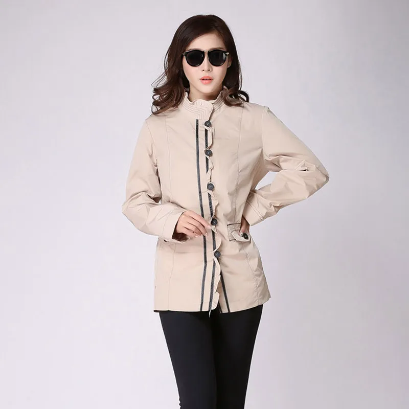 Женская двухслойная приталенная куртка блестящая короткая с длинным рукавом