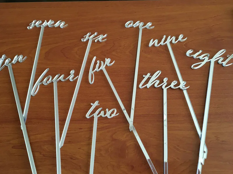 Акриловые номера свадебных столов цвета: золотистый серебристый зеркальный стол